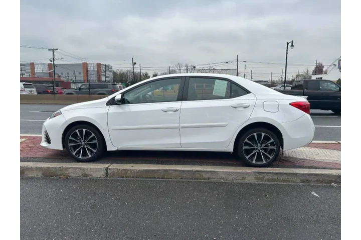 $10995 : 2017 Corolla SE image 7