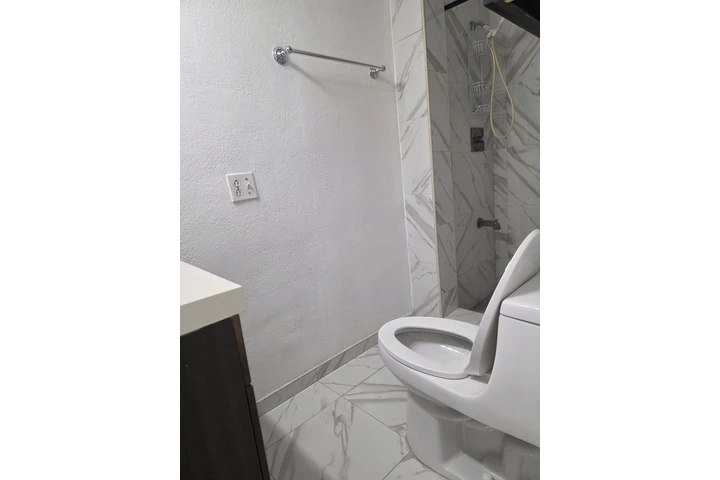 $1500 : Efficiency -Miami/Westchester image 6