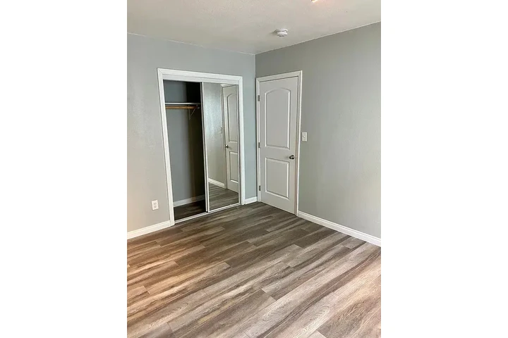 $800 : Beautiful Home...Los Angeles image 3