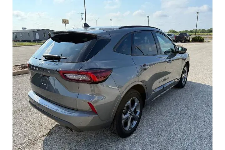$22981 : Ford Escape 2024 ST-Line 4dr image 5