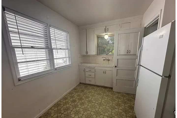$1230 : HOUSE AVAILABLE IN SALT LAKE image 4