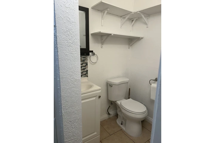$1300 : RENTO STUDIO EN COMPTON image 9
