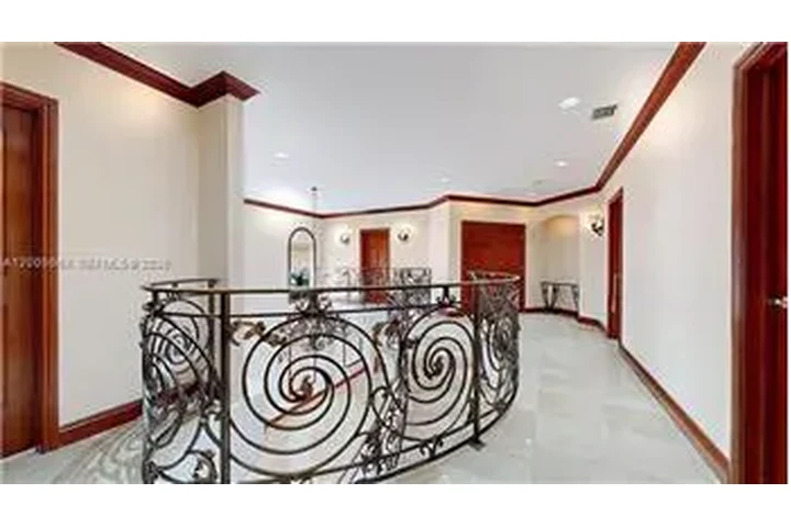 $19000 : Rental property with 5 bedro image 3