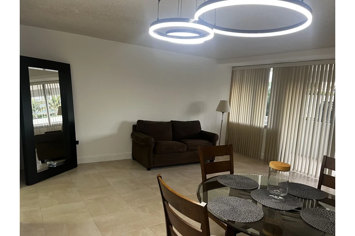 $2050 : Cerca de la playa! Apartamento image 4