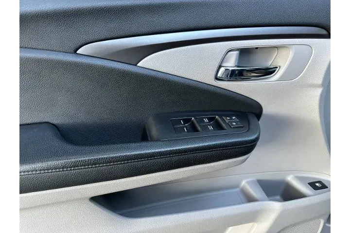 $19985 : Honda Pilot 2019 LX 4dr SUV image 10