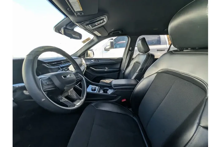 $32300 : Jeep Grand Cherokee L 2024 4 image 4