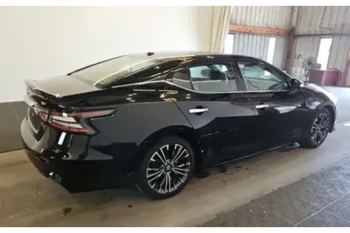 $15400 : 2021 Maxima image 2