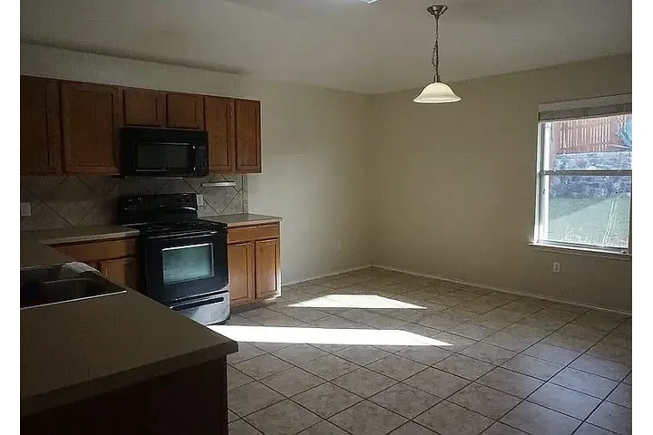 $1250 : HOUSE RENT AVAILABLE AUSTIN TX image 9
