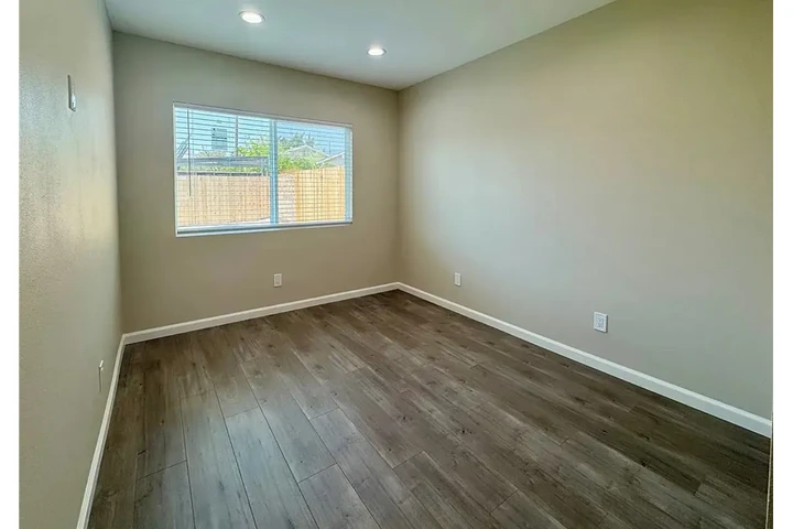 $1900 : Single family 2Bed home in LA image 4