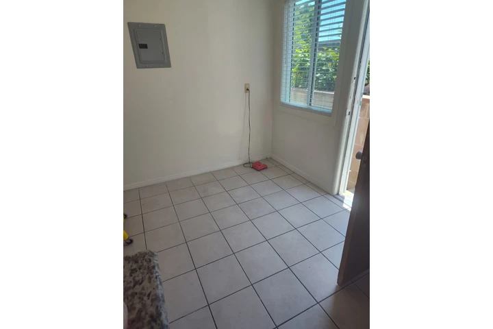 $1500 : CASITA  EN HUNTINGTON PARK image 3