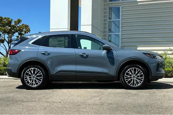 $29975 : Ford Escape Plug-In Hybrid 2 image 2