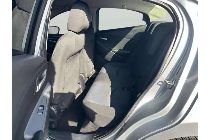 $10900 : 2019 Yaris LE image 10