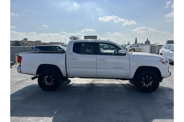 $25488 : Toyota Tacoma 2017 4x2 SR5 4 image 9