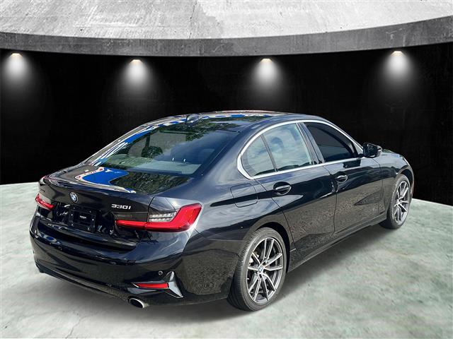 $24495 : Pre-Owned 2021 3 Series 330i image 6