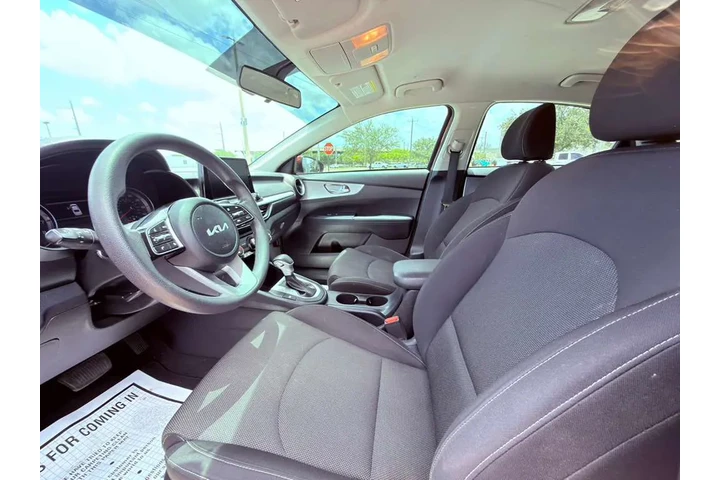 $10995 : KIA FORTE image 5