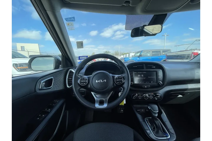 $16759 : Kia Soul 2024 S 4dr Crossove image 4