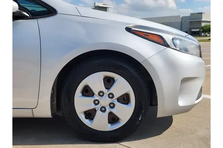 $10806 : Kia Forte 2017 S 4dr Sedan image 8