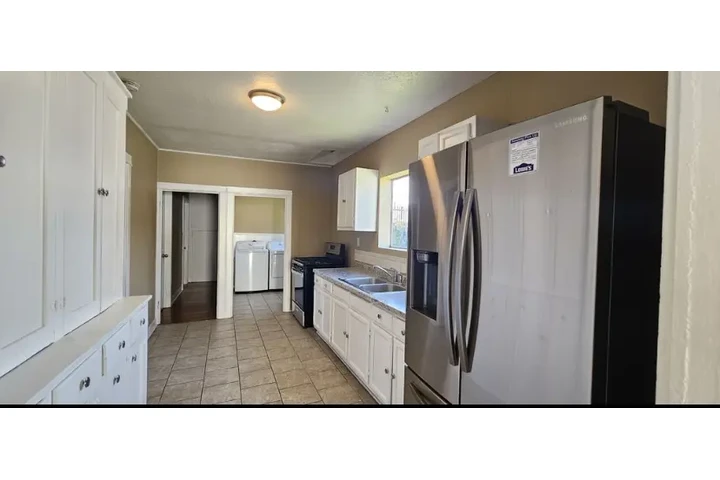 $4000 : 3 bedroom for rent image 6