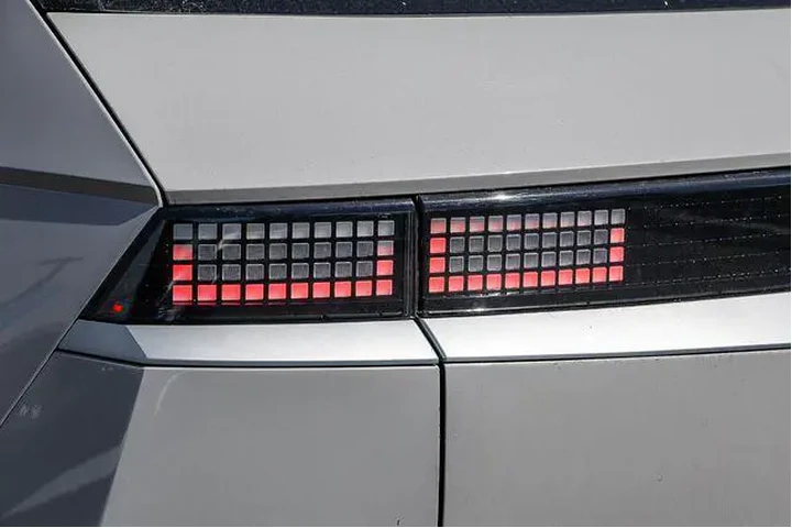 $24992 : Hyundai IONIQ 5 2023 SEL 4dr image 8