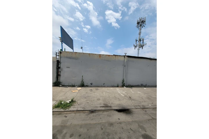 $500000 : Vendo edificio industrial L.A. image 4