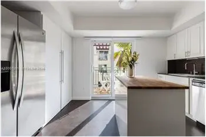 $4000 : Rental property with 1 bedro image 4