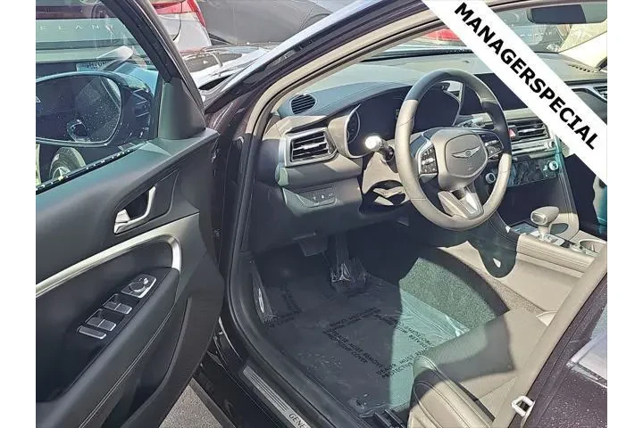 $32300 : Genesis G70 2025 AWD 2.5T Sp image 10