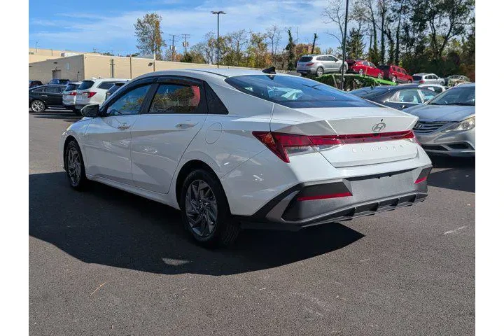 $19944 : Hyundai ELANTRA 2024 SEL 4dr image 5