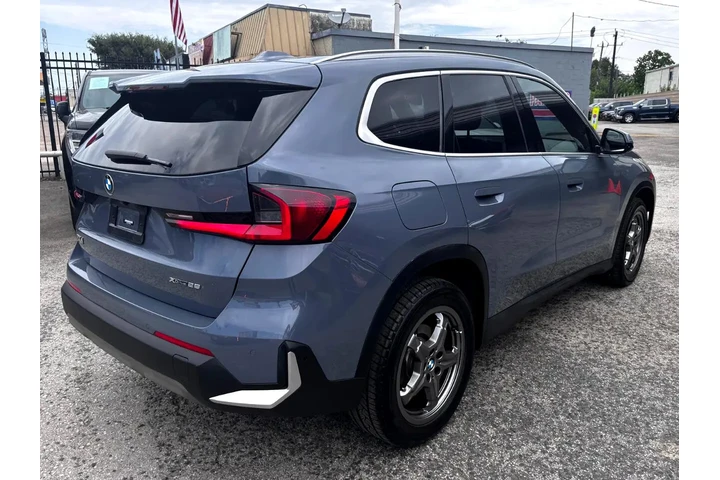 2023 BMW X1 xDrive28i image 6
