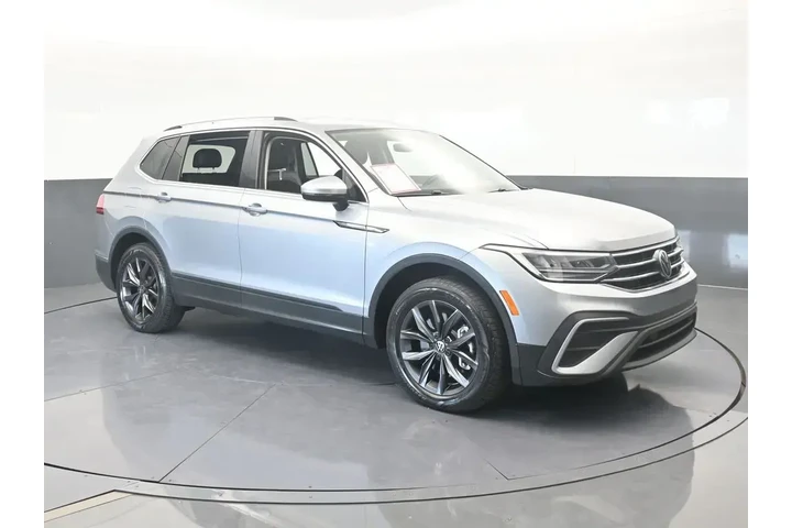 $17995 : Volkswagen Tiguan 2023 SE 4d image 8
