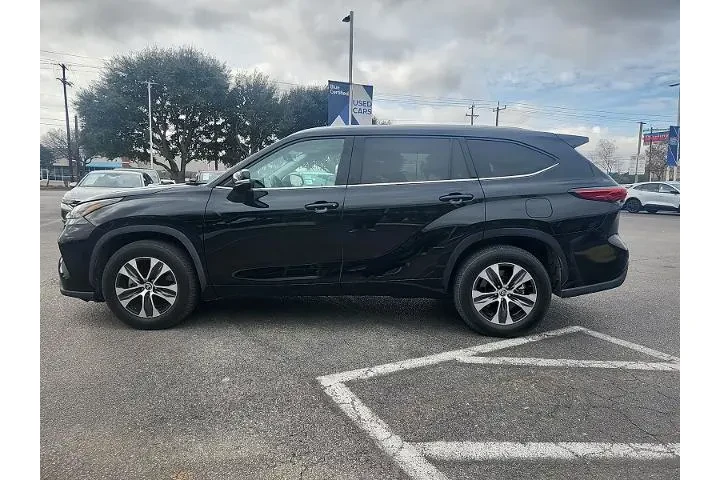 $28498 : Toyota Highlander 2022 XLE 4 image 4