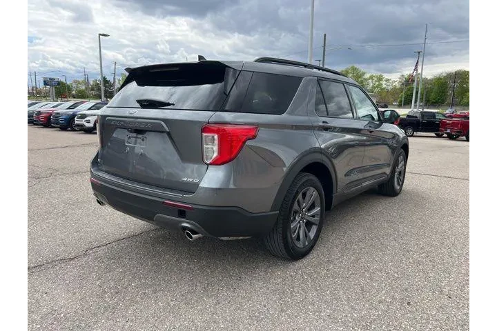 $37615 : Ford Explorer 2024 AWD XLT 4 image 4