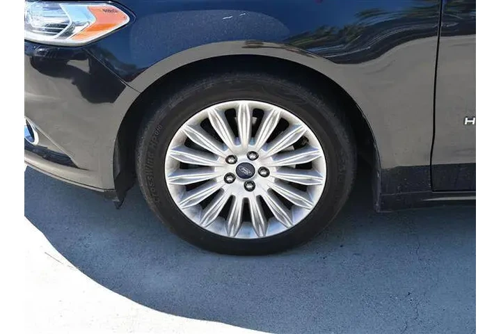 2014 Fusion Hybrid SE image 10