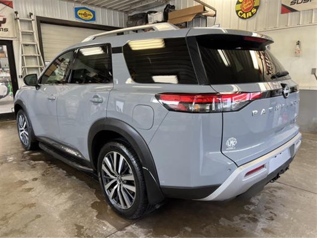 $38900 : 2022 Pathfinder Platinum image 4