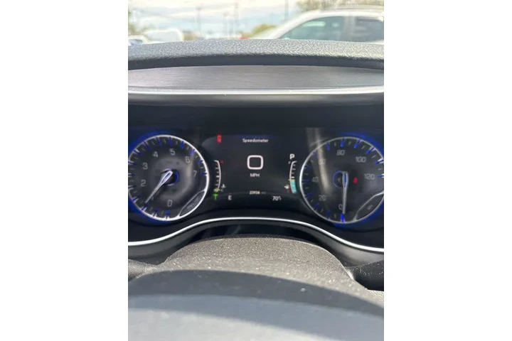 $38990 : Chrysler Pacifica 2023 AWD L image 2
