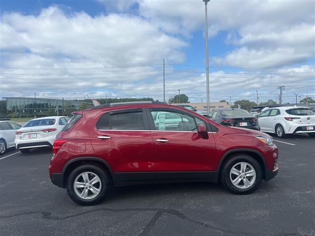 $14977 : PRE-OWNED 2020 CHEVROLET TRAX image 8