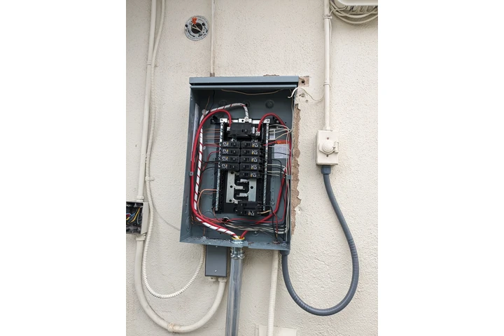 Se hacen trabajos de electrici image 2