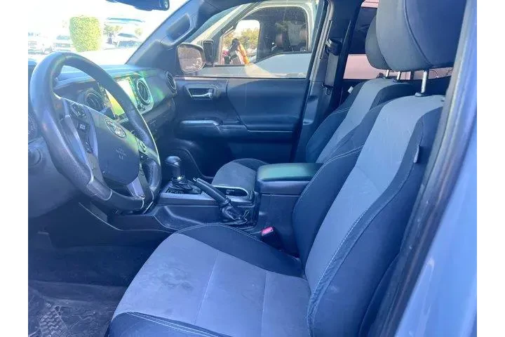 $31573 : Toyota Tacoma 2020 4x4 TRD P image 6