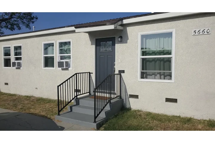 $1350 : cozy home image 1