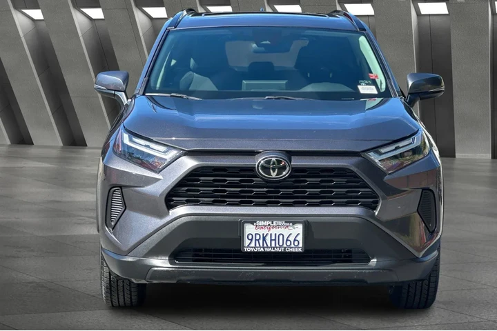 $33900 : Toyota RAV4 2024 AWD XLE 4dr image 4