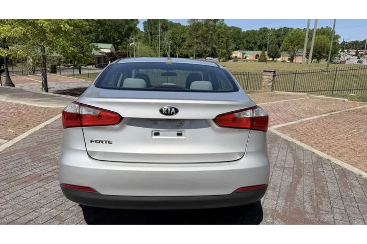$4500 : 2016 Forte LX image 4