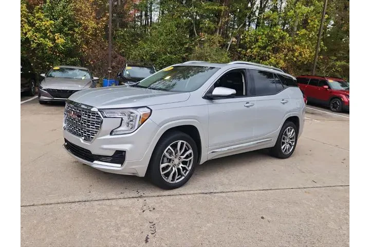 $28403 : GMC Terrain 2022 AWD Denali image 1