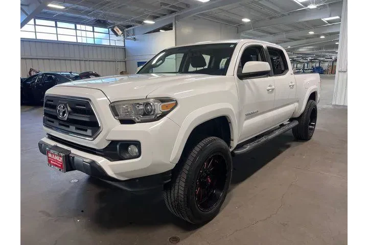 $29402 : Toyota Tacoma 2017 image 7