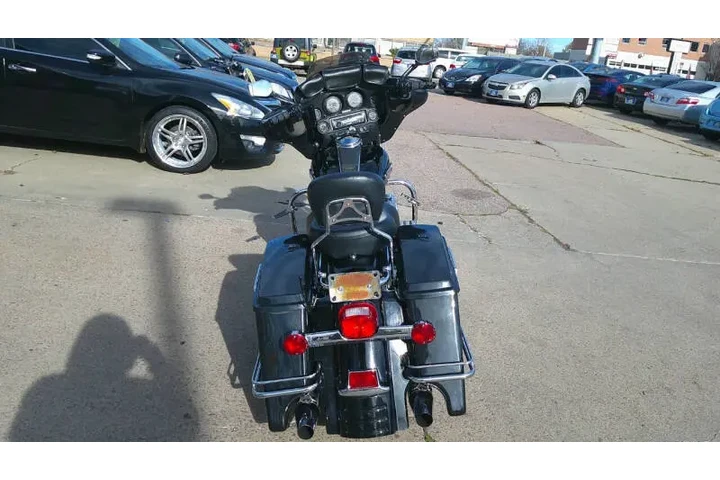 $4500 : 1999 Harley-Davidson FLHT Ele image 4