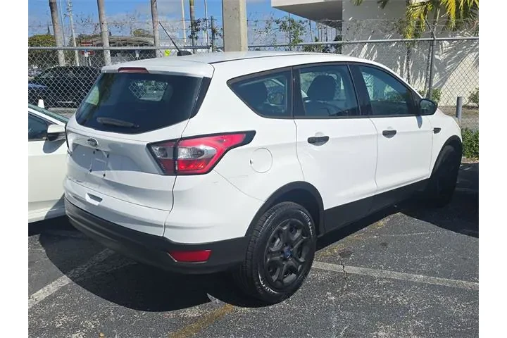 $6990 : Ford Escape 2017 S 4dr SUV image 3