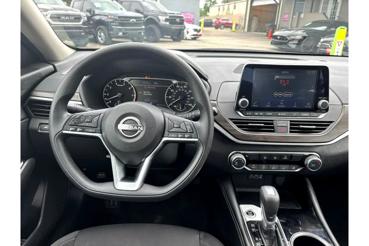 2023 Altima SV FWD image 8