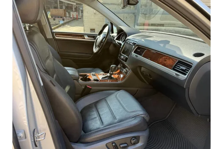 $12988 : 2012 Touareg VR6 Sport image 10