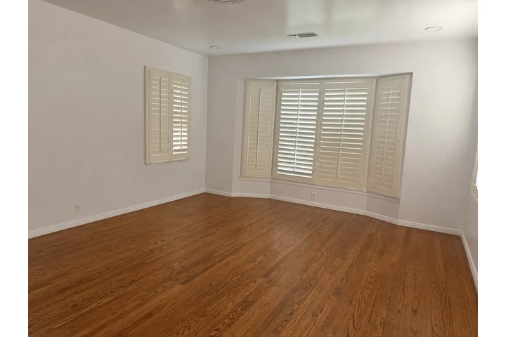 $1250 : Recámara en Downey image 2
