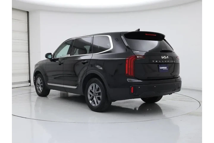 $28998 : Kia Telluride 2023 LX 4dr SU image 2