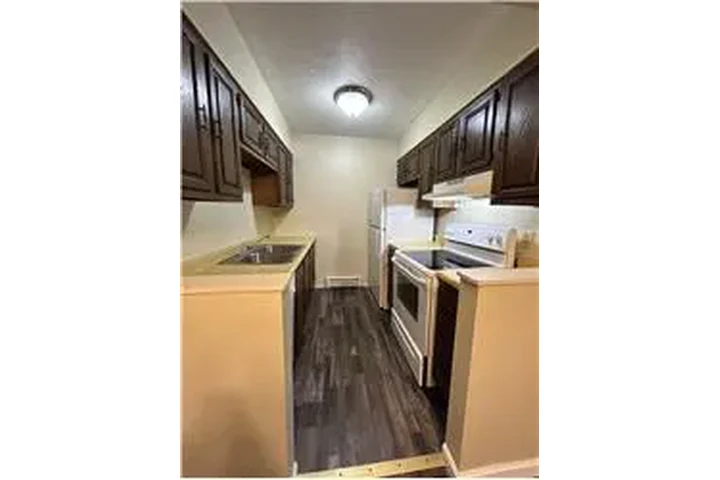 $750 : Rental property with 2 bedro image 5