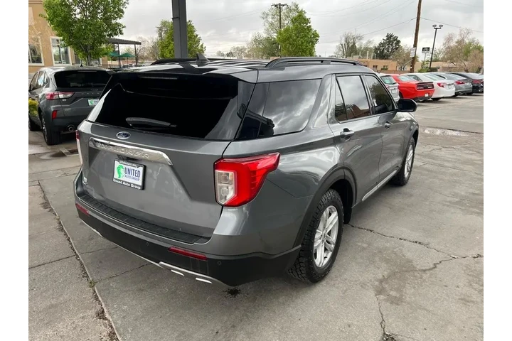 2022 Explorer XLT image 5